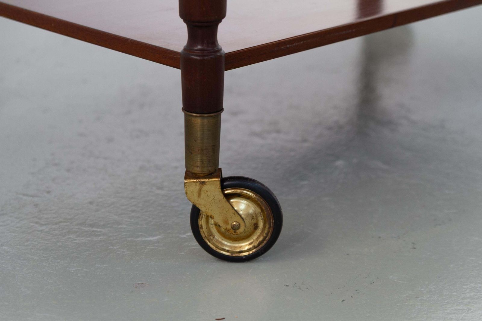 Danish Hepplewhite Mahogany Serving Trolley By Farre Møbelfabrik, 1970s. photo vinterior