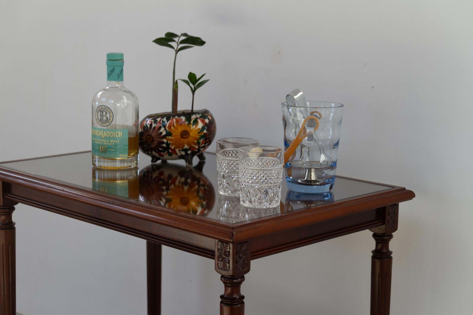 photo vintage Danish Hepplewhite Mahogany Serving Trolley By Farre Møbelfabrik, 1970s.
