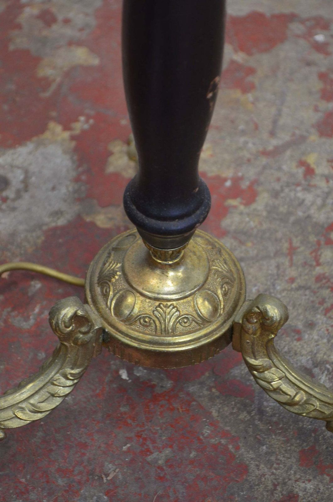 Vintage Antique Style Floor Lamp photo vinterior