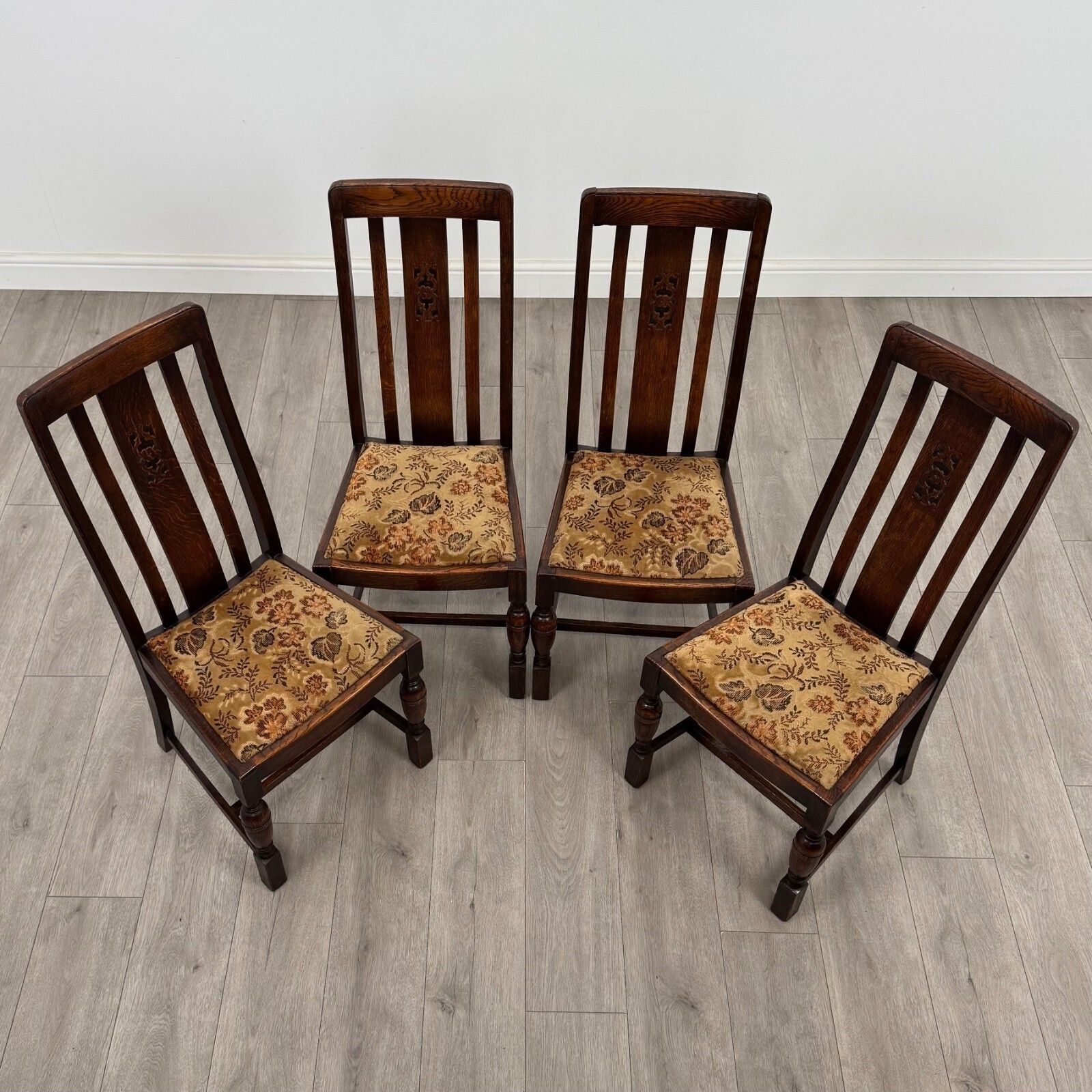 photo vintage Antique 20th Century Dining Table With 4 Chairs In Oak