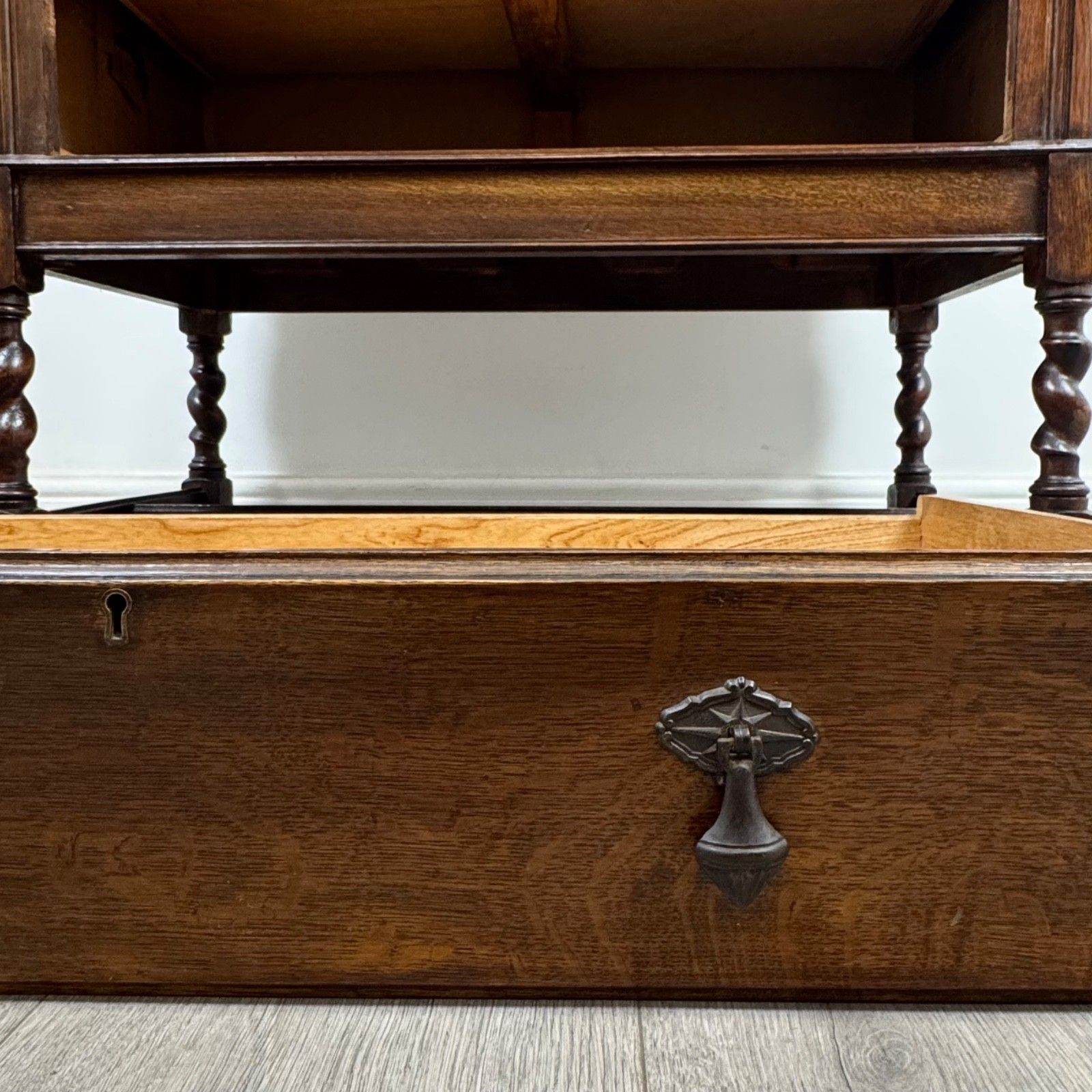 photo vinterior Antique 20th Century Jacobean Style Bureau In Oak