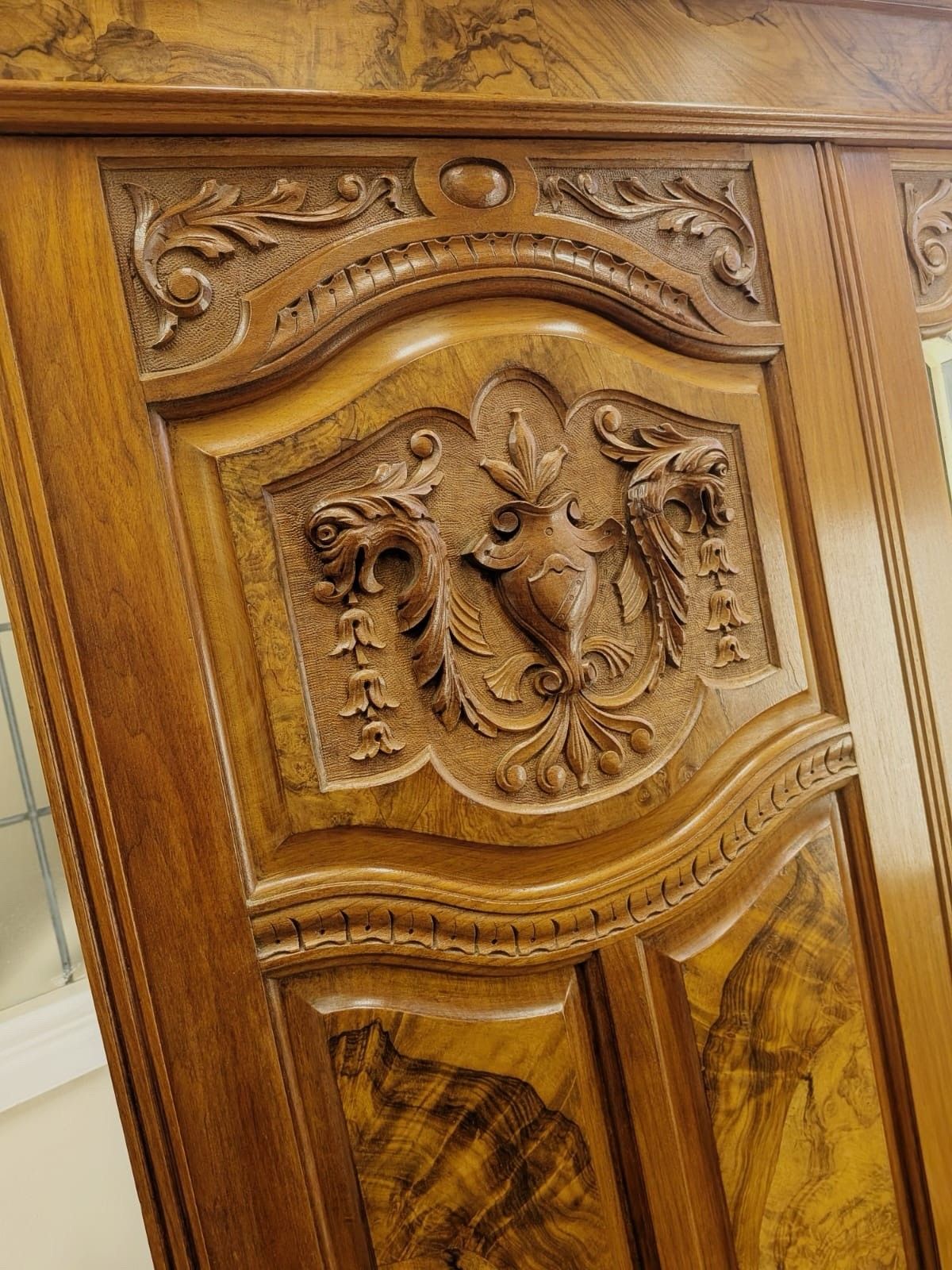 Large Edwardian Walnut & Burr Carved Double Wardrobe photo vinterior