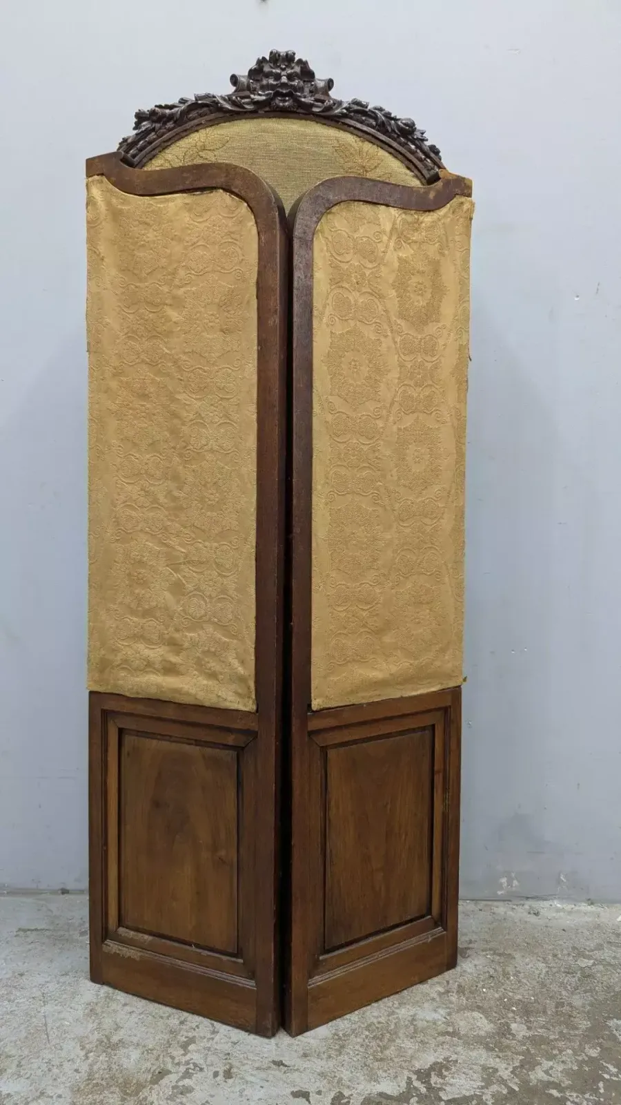 Baroque Screen In Carved Walnut And Fabric photo furniture