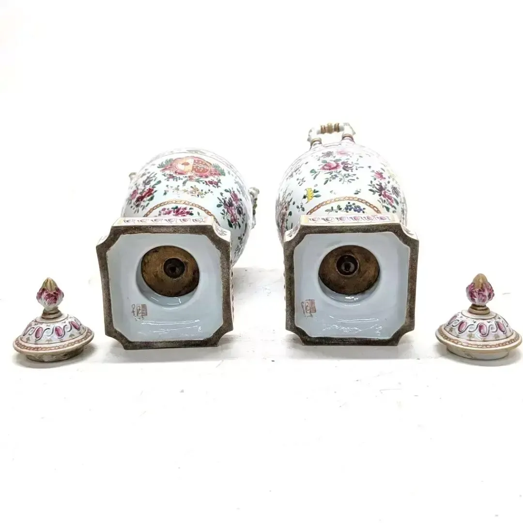 Pair Of 19th Century Covered Vases In Samson Porcelain photo vinterior