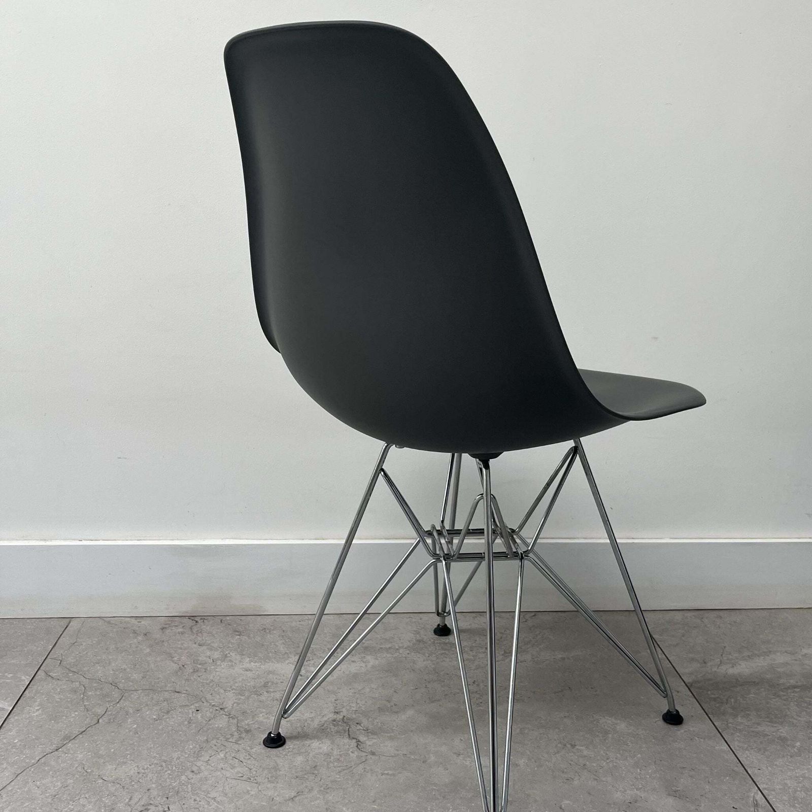 Charles Eames Dsr For Vitra photo vinterior