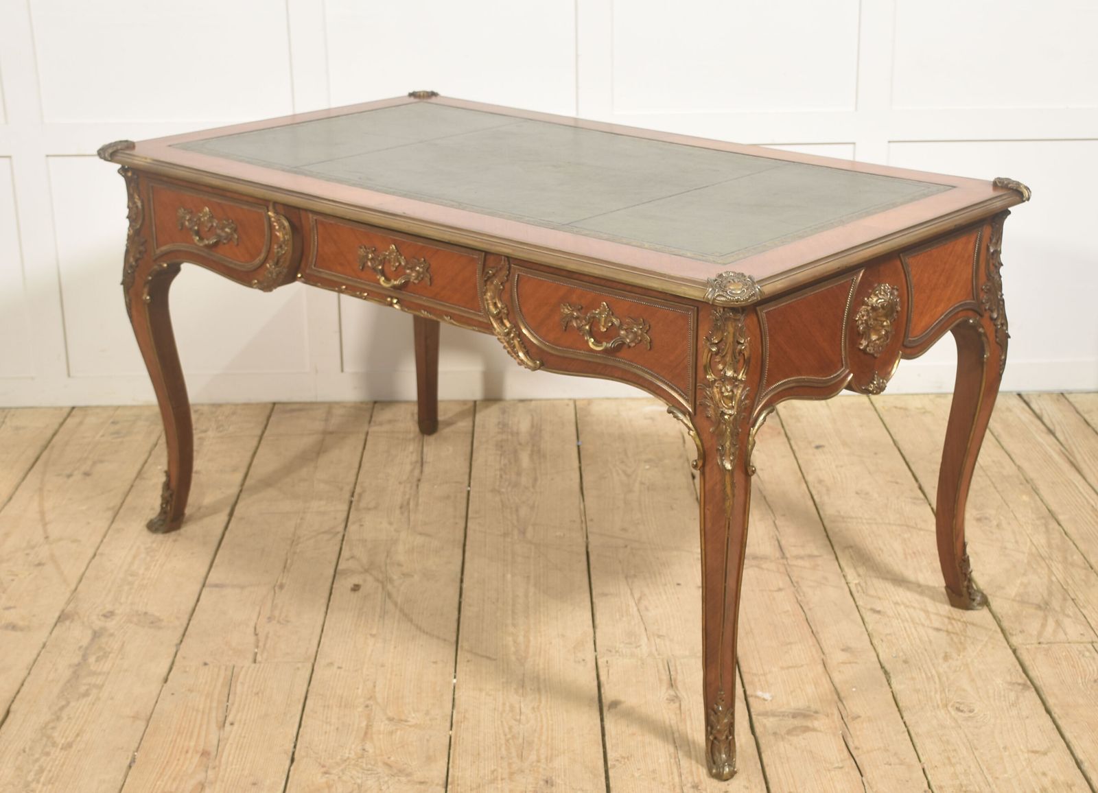 Fine French Louis XV–Style Ormolu Mounted Bureau Plat photo vinterior