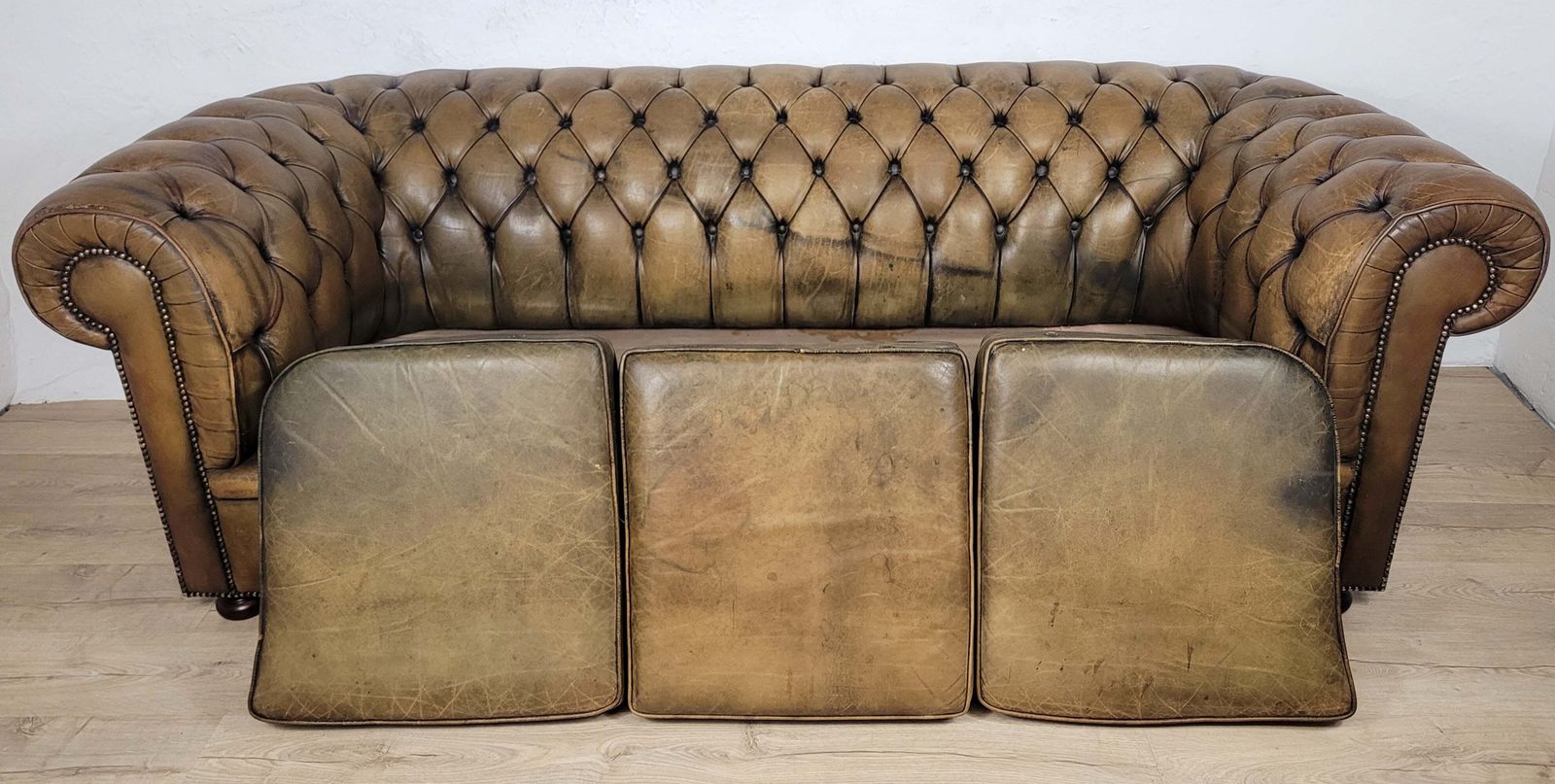 photo furniture Chesterfield 3 Seater Sofa Settee Olive Green Leather 1960s