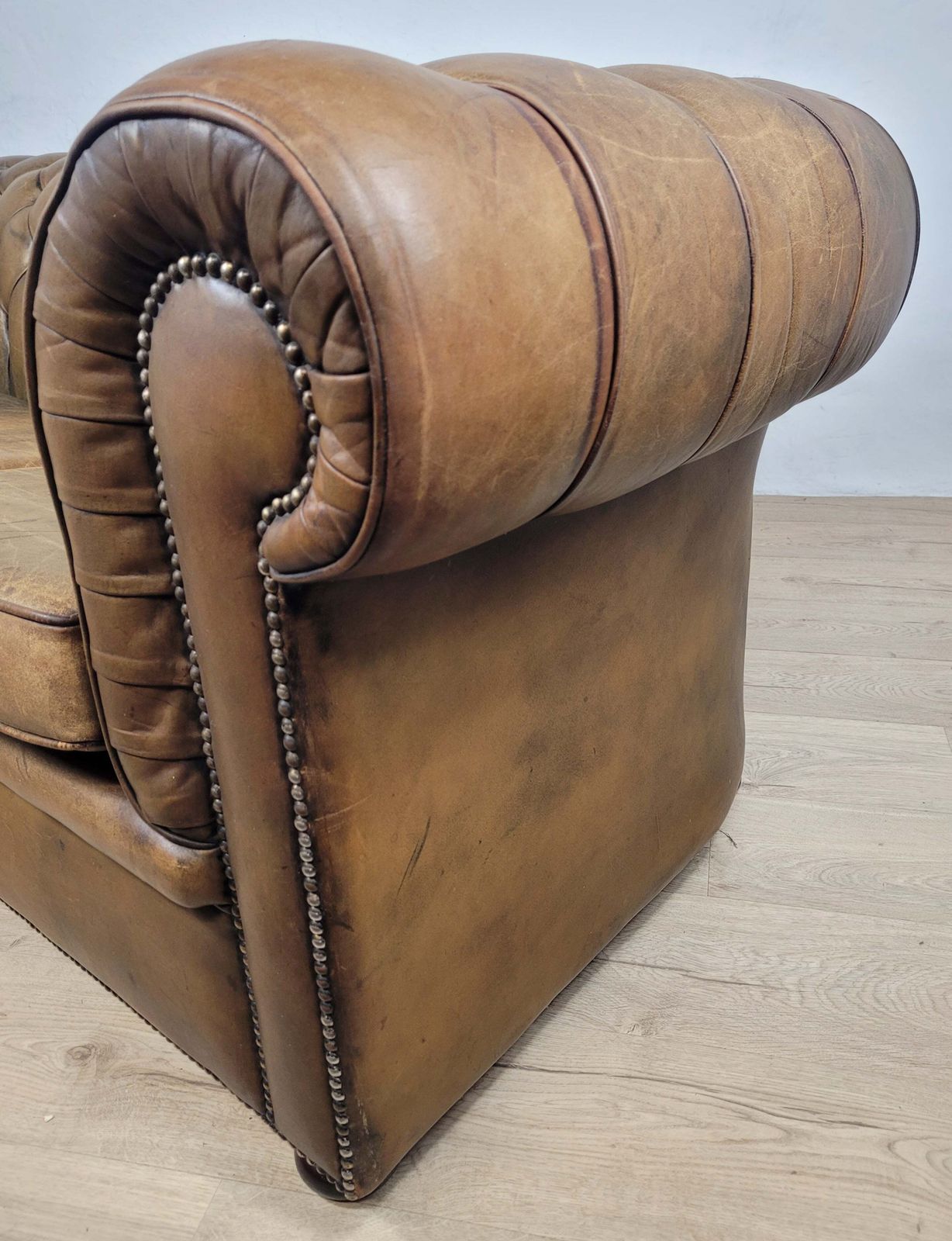 photo vintage Chesterfield 3 Seater Sofa Settee Olive Green Leather 1960s
