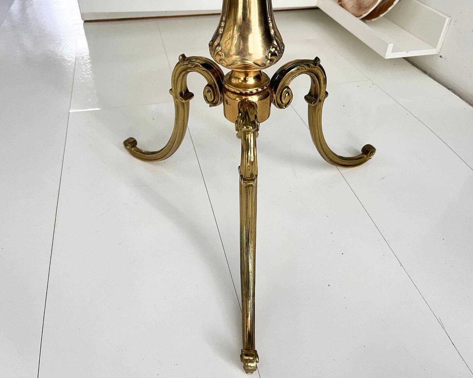 Gouden Wijntafel Met Kunstleer | Mid Century Bijzettafel photo for sale