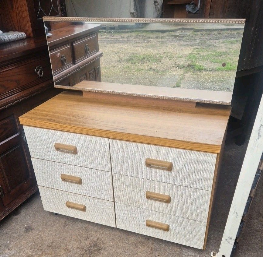 photo vinterior Vintage / Retro /Mid Century, Small 6 Drawer Dressing Chest With Mirror & Wheels