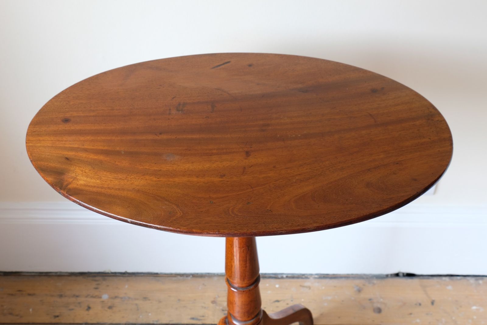 Antique Flame Mahogany Oval Wine Table — George III (C.1790) photo buy