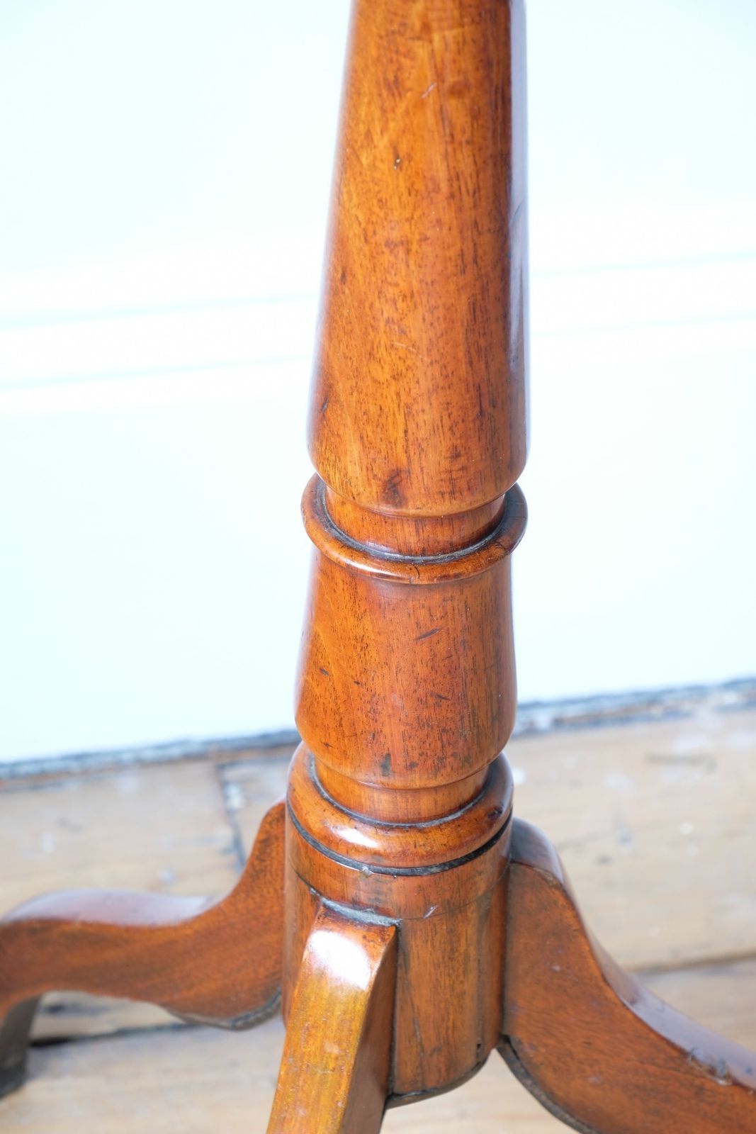 photo buy Antique Flame Mahogany Oval Wine Table — George III (C.1790)