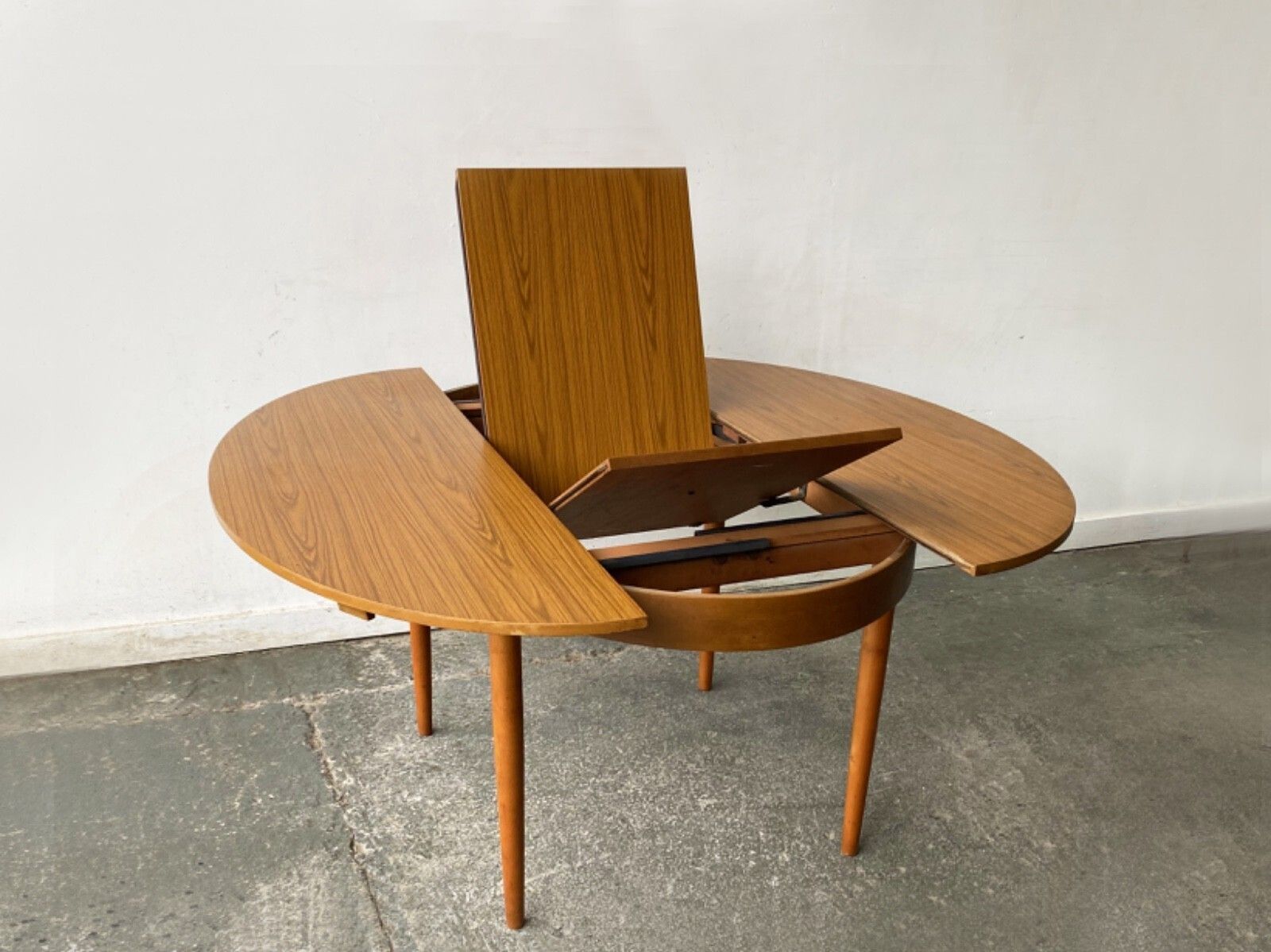 1960’s Mid Century Modern Extending Dining Table By Schrieber Furniture photo furniture