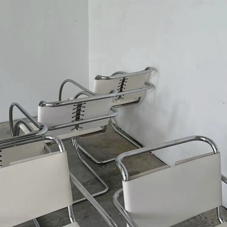 Set Of 2 Mies Van Der Rohe Mr20 Chairs In Original White Leather photo 1999.0