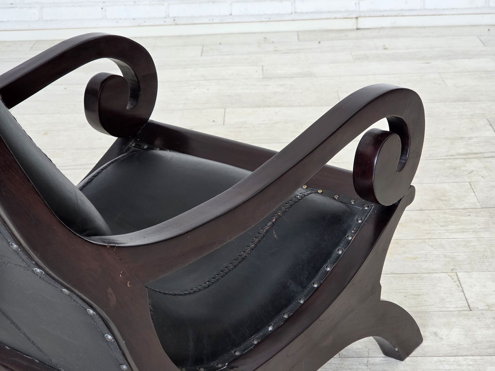 photo vintage 1970s, Vintage Armchair With Footstool, Black Furniture Leather.
