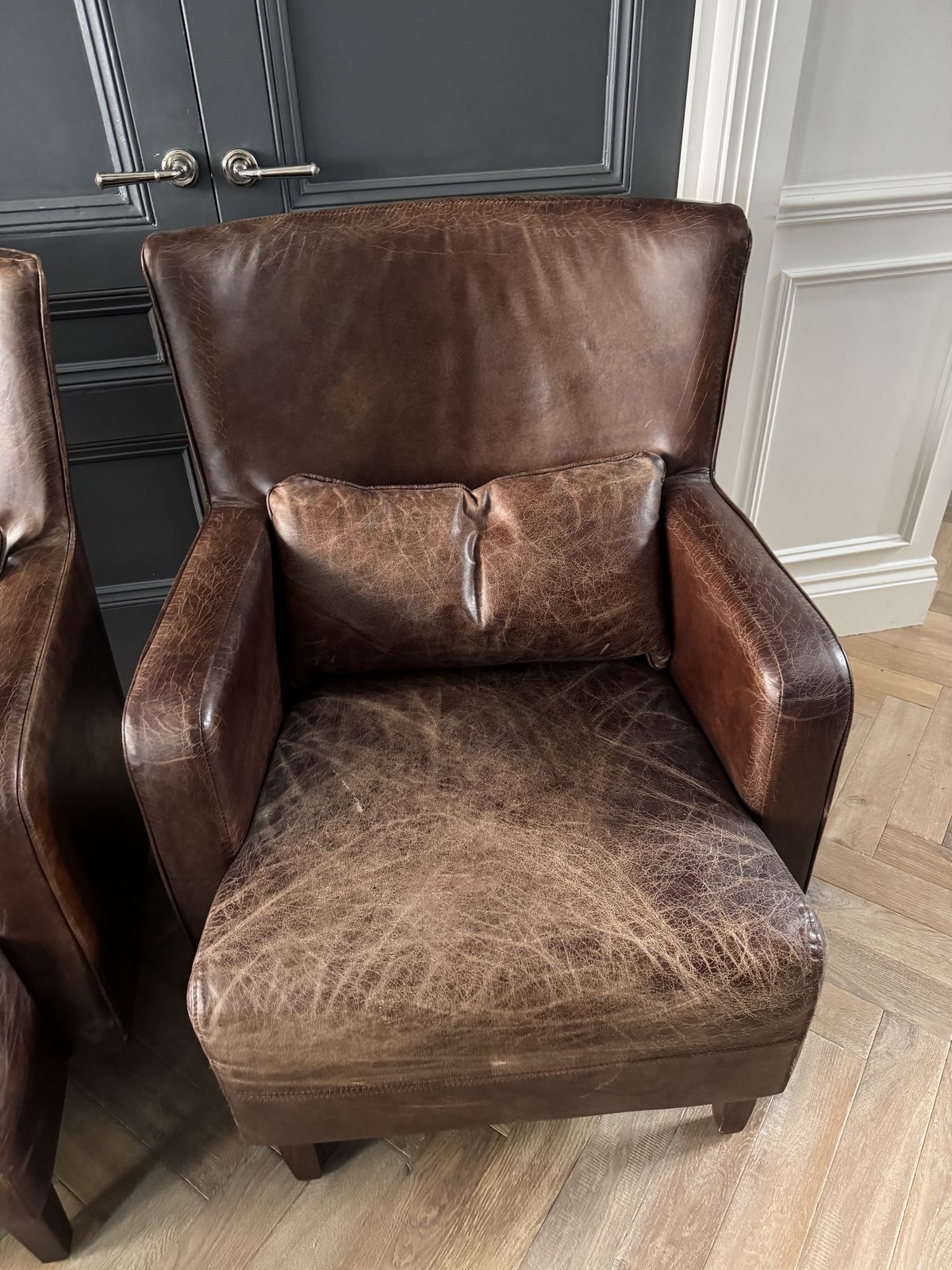 2 X Andrew Martin Drake Leather Armchairs photo 1000.0