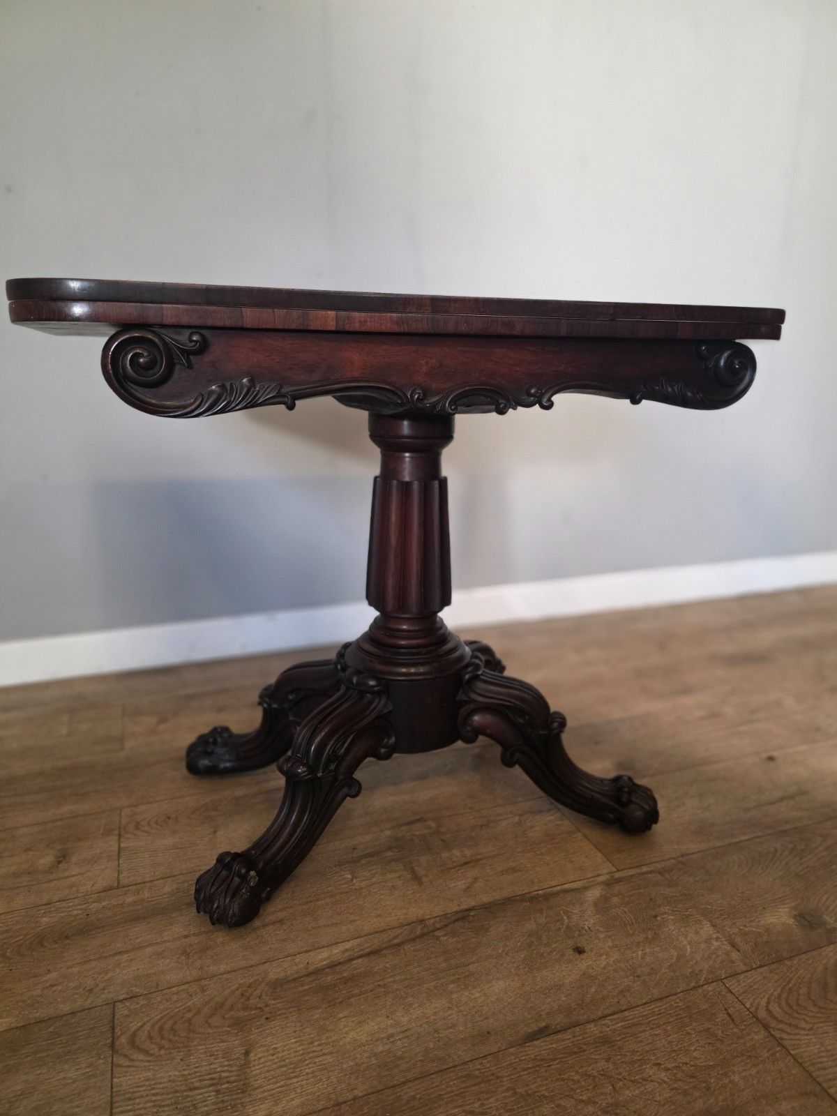 photo furniture Antique Early Victorian Rosewood Tea Table 1850s