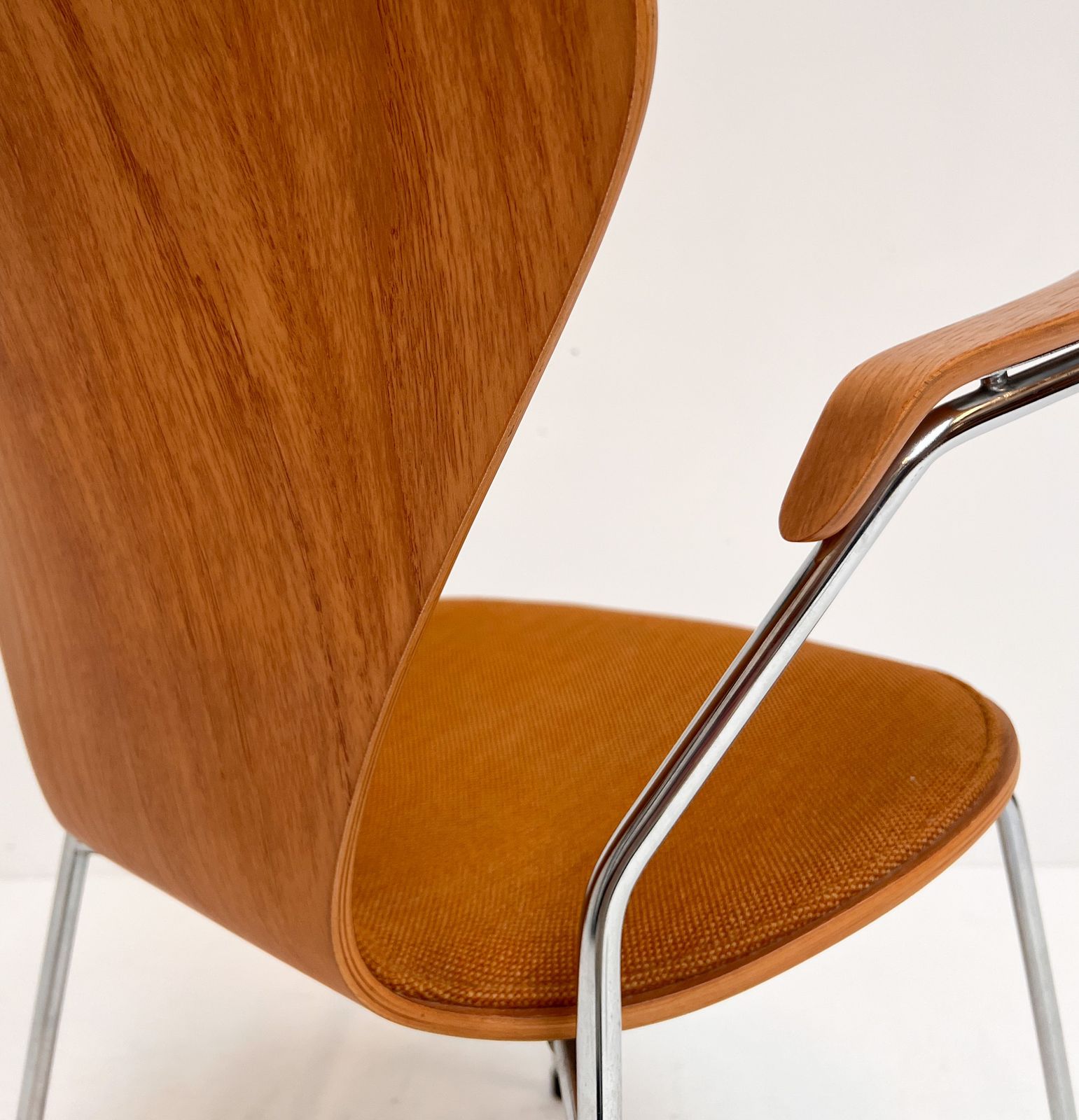 photo furniture Wooden 3207 Chair By Arne Jacobsen For Fritz Hansen, 1980s