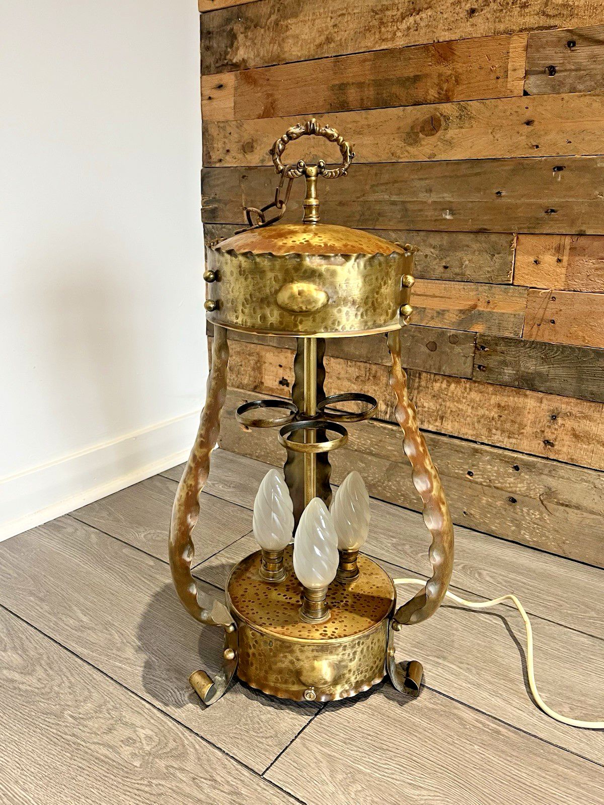 photo vintage Huge Antique Arts & Crafts / Art Nouveau Brass Ceiling Light Porch Lantern Lamp