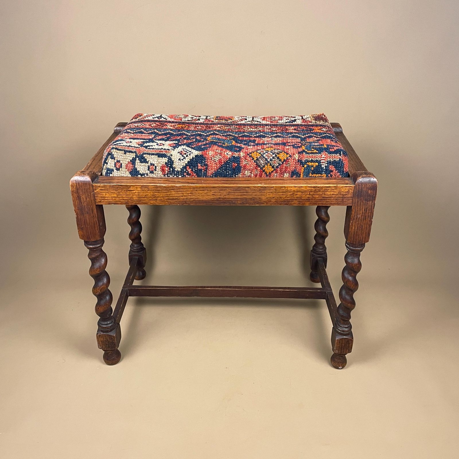 Antique Hallway Footstool Bench Upholstered Carpet Rug Top Stool Seat Twisted Wooden Legs Cottage Farmhouse Furniture Foot Stool photo furniture