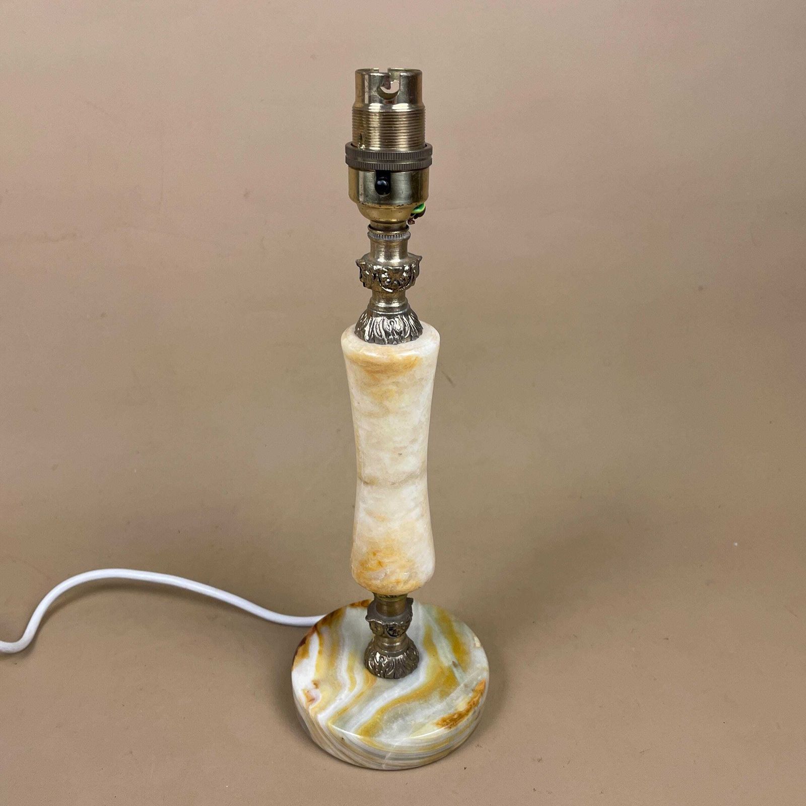 Antique Onyx Marble Lamp Light Beige Gold Brass Bedside Side Table Desk Marbled Patterned Vintage Downton Stone Heavy Round Base Classic