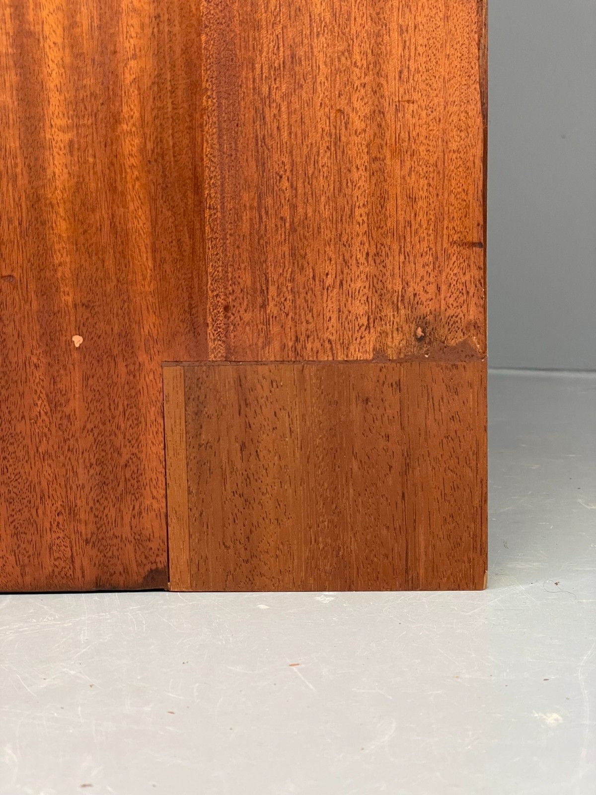 photo vintage Vintage Chest Of Drawers 1950s Chunky Solid Mahogany Mid Century Eb11559 Mwoo