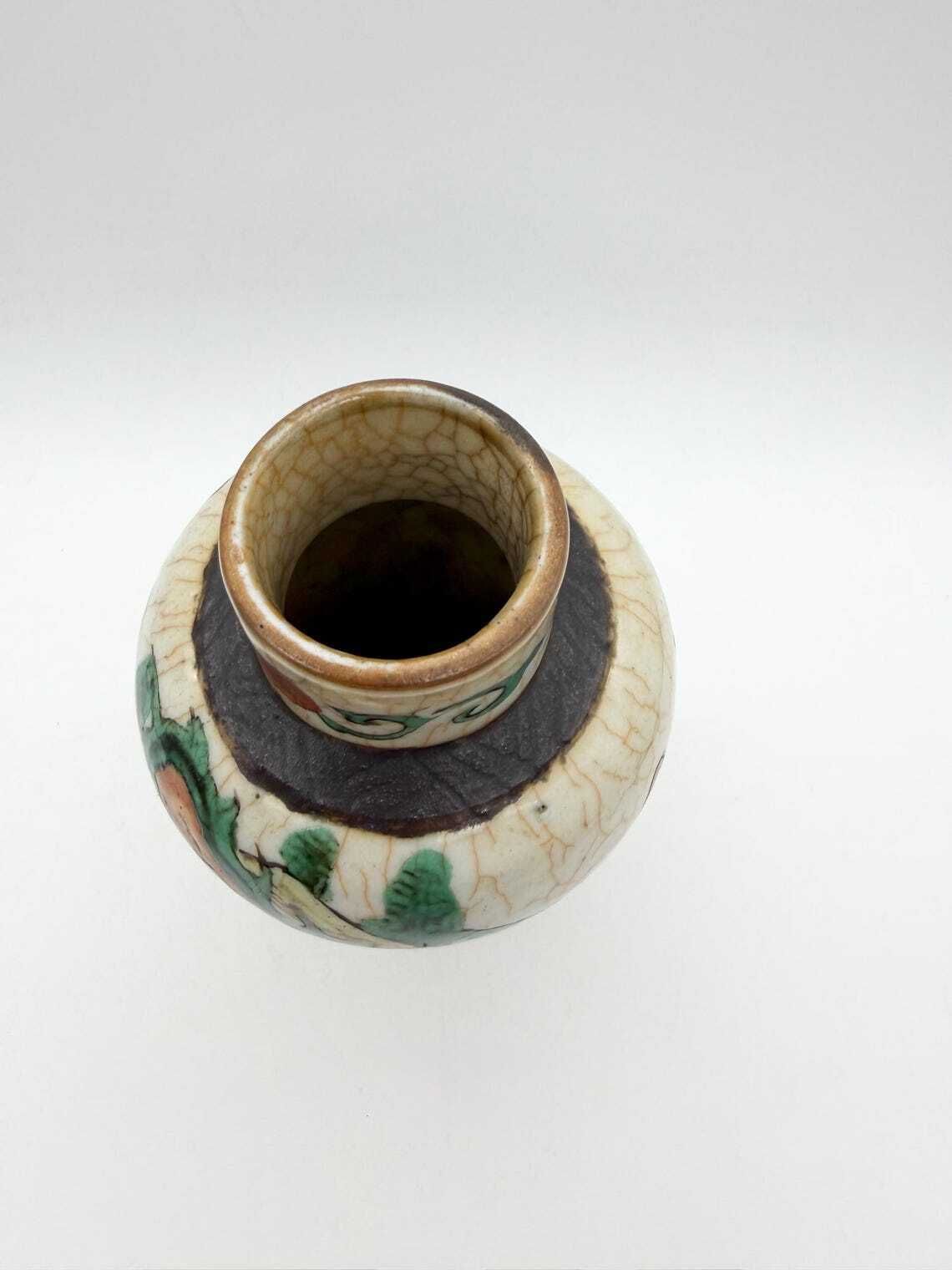 photo vintage Antique Chinese Crackle Vase, Battle Scene Canton Style Vase Circa 1890