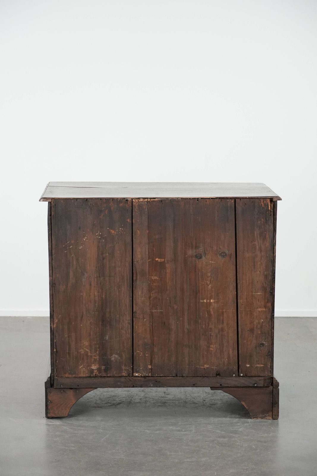 Subtle English Antique Oak Chest Of Drawers From The 18th Century In A Nice Modest Size With A Beautiful Patina photo 1056.0