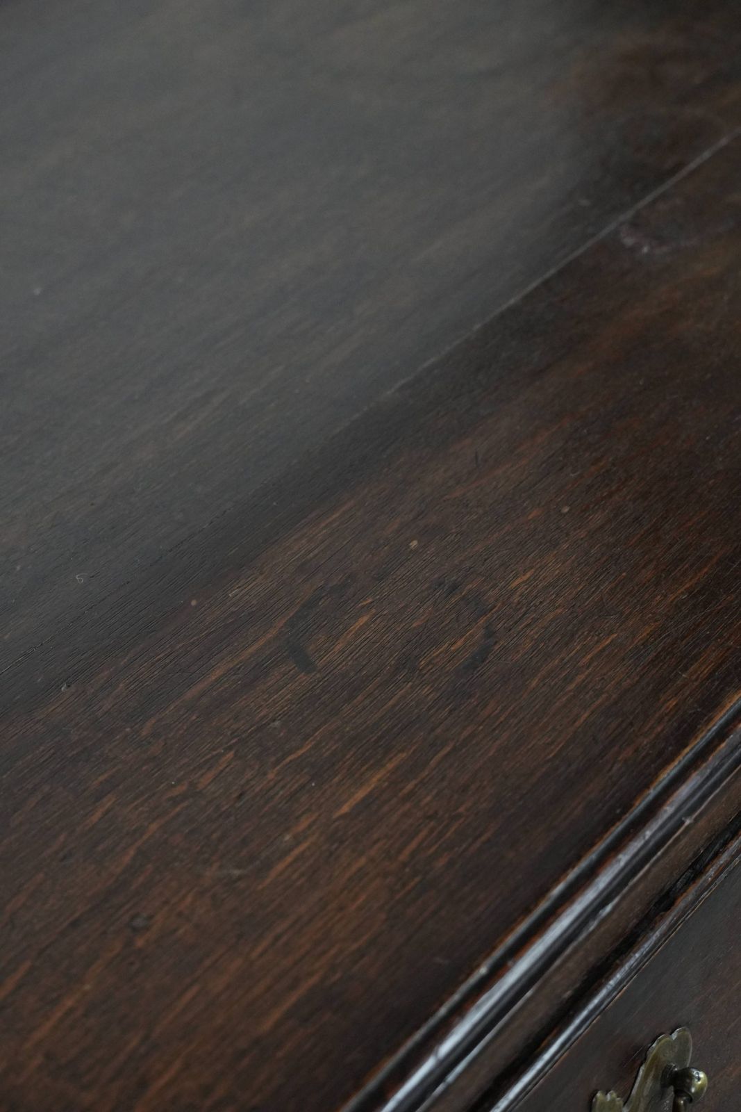 1056.0 Subtle English Antique Oak Chest Of Drawers From The 18th Century In A Nice Modest Size With A Beautiful Patina photo