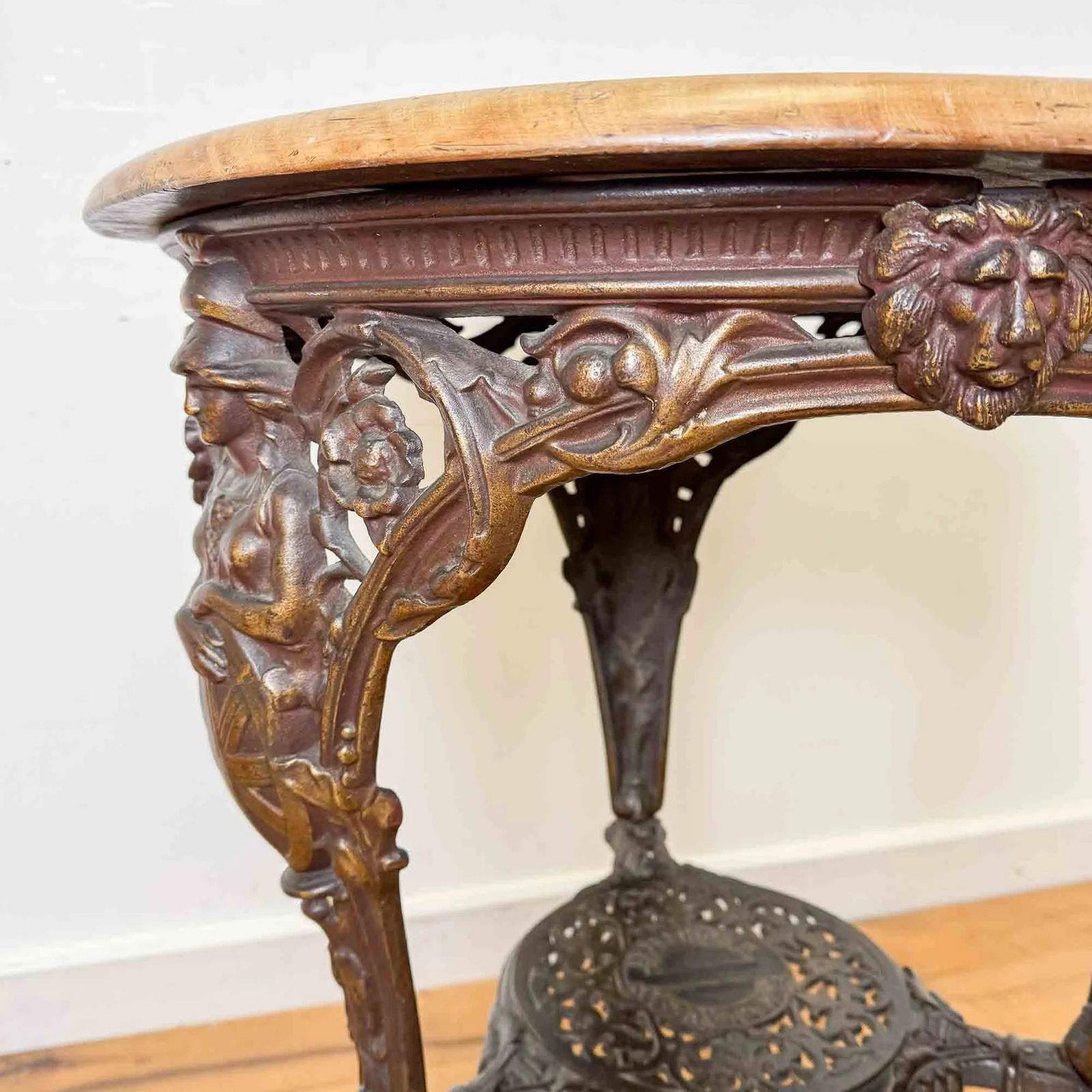 Victorian Baxendale & Co Britannia Cast Iron Pub Table photo 285.0