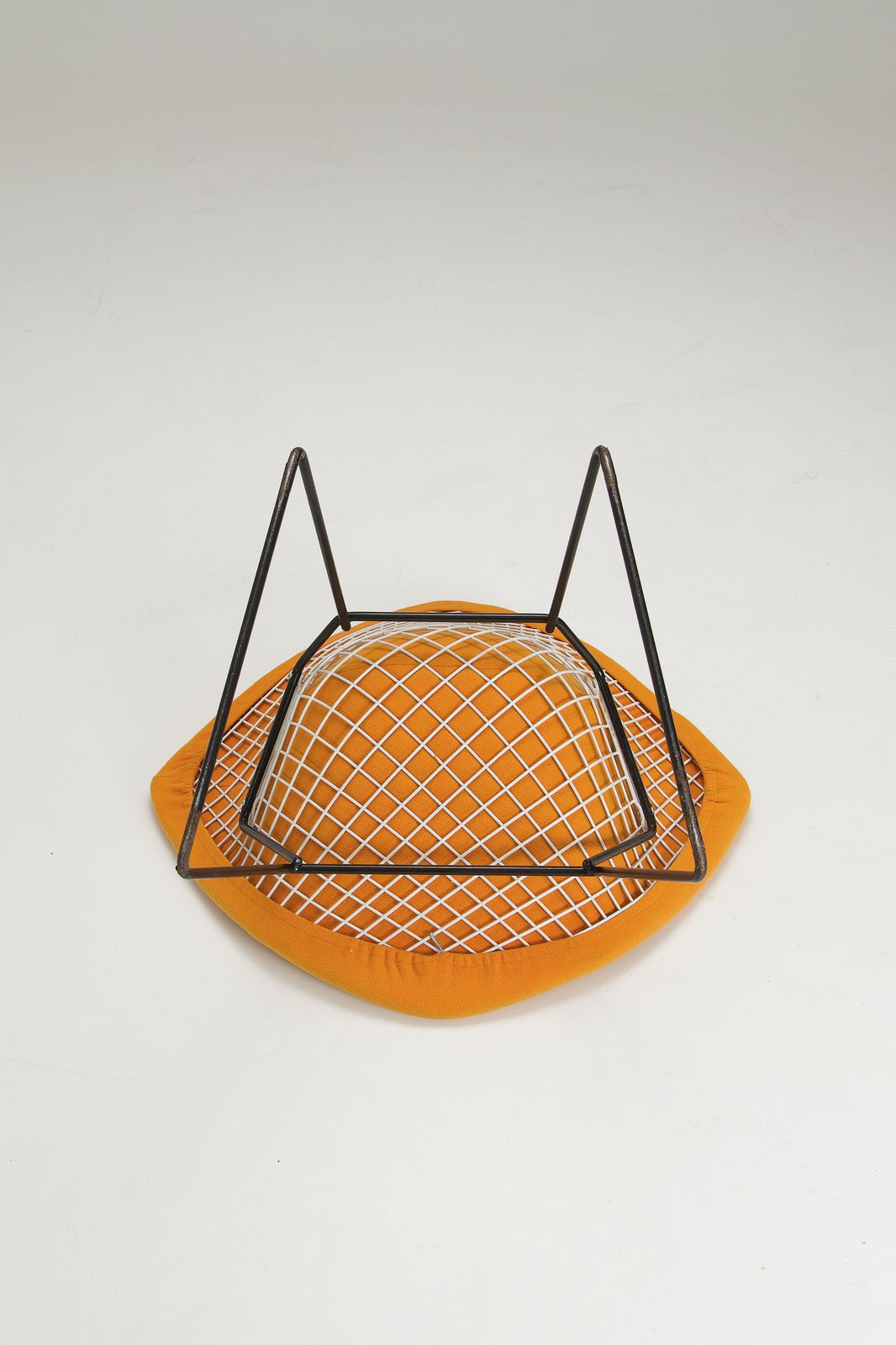 Diamond Chair – Yellow Upholstery   Harry Bertoia photo for sale
