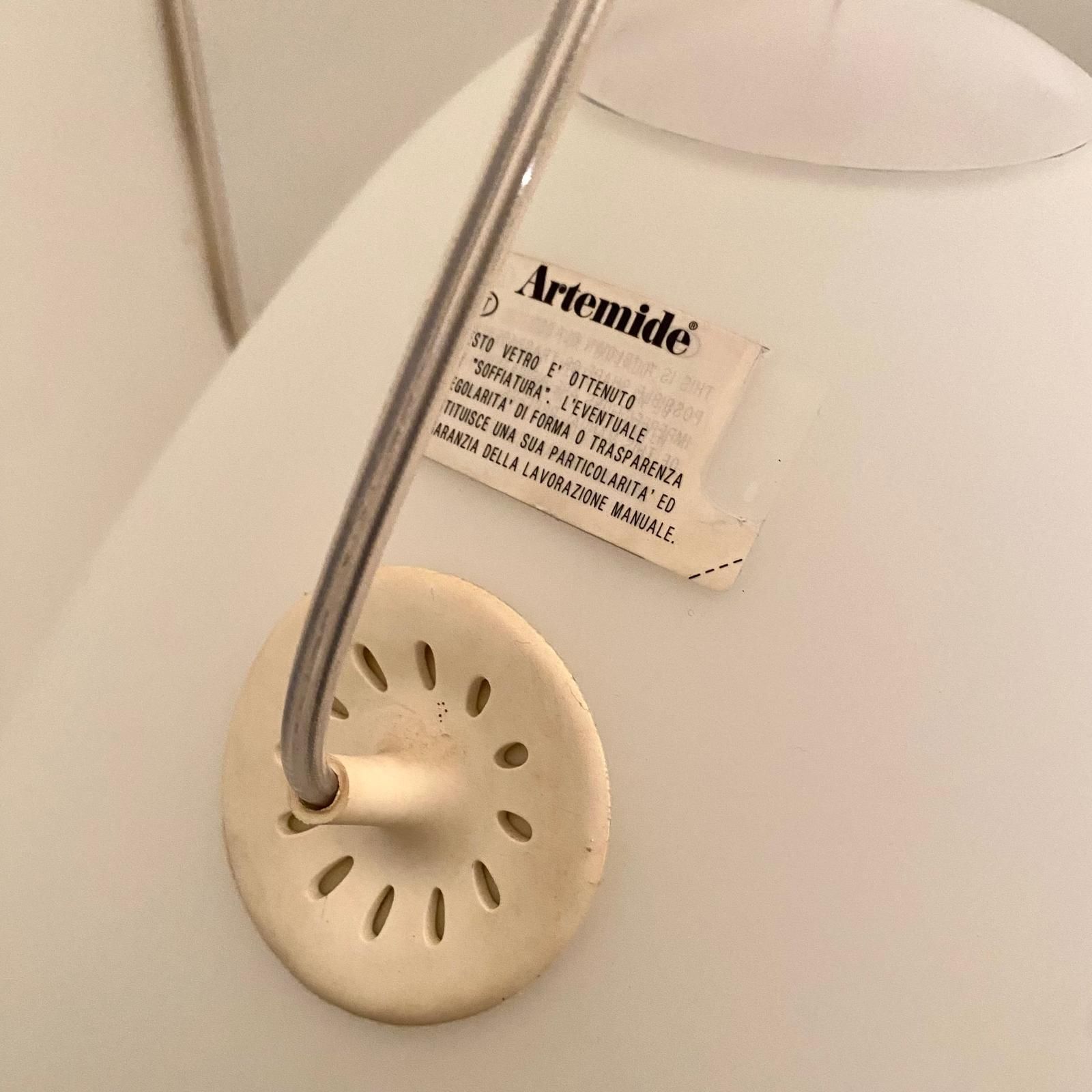 photo vintage White Glass Pendant " Capsule " Designed By Ross Lovegrove For Artemide. Italy 2010
