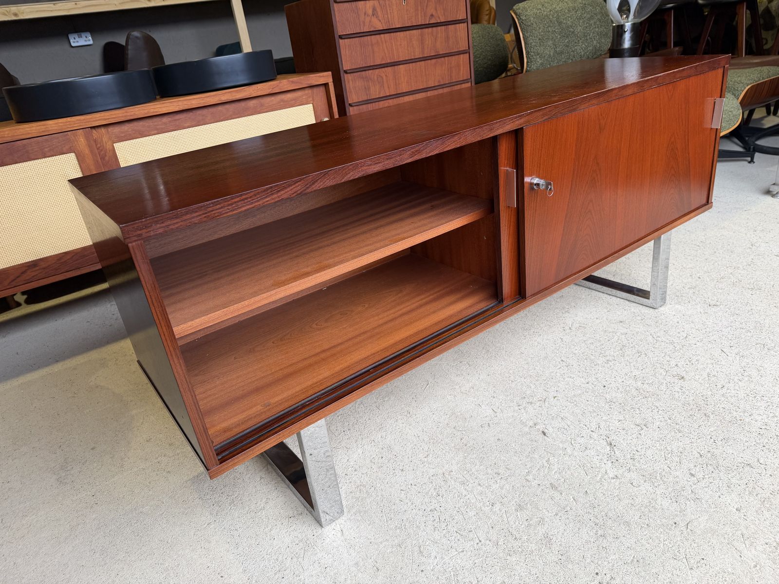 705.0 Gordon Russell Sideboard Credenza By Trevor Chinn Ray Leigh Prestige Mid Century photo