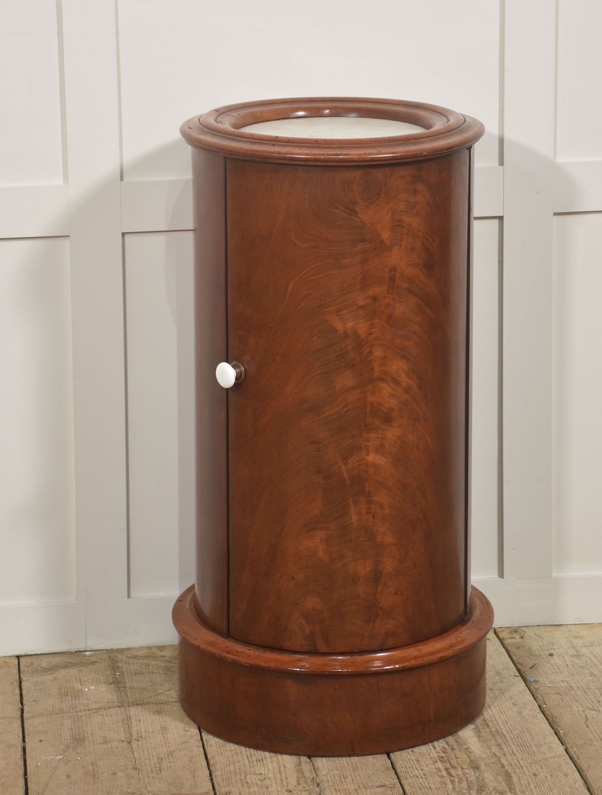 Early Victorian Flame Mahogany Circular Bedside Cabinet photo furniture
