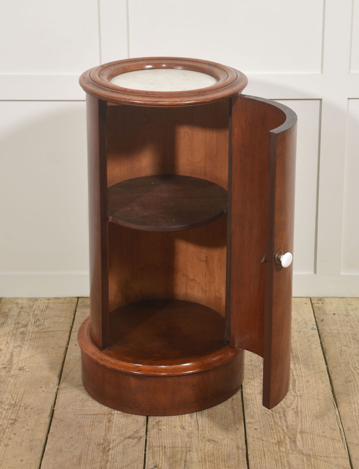 Early Victorian Flame Mahogany Circular Bedside Cabinet photo for sale