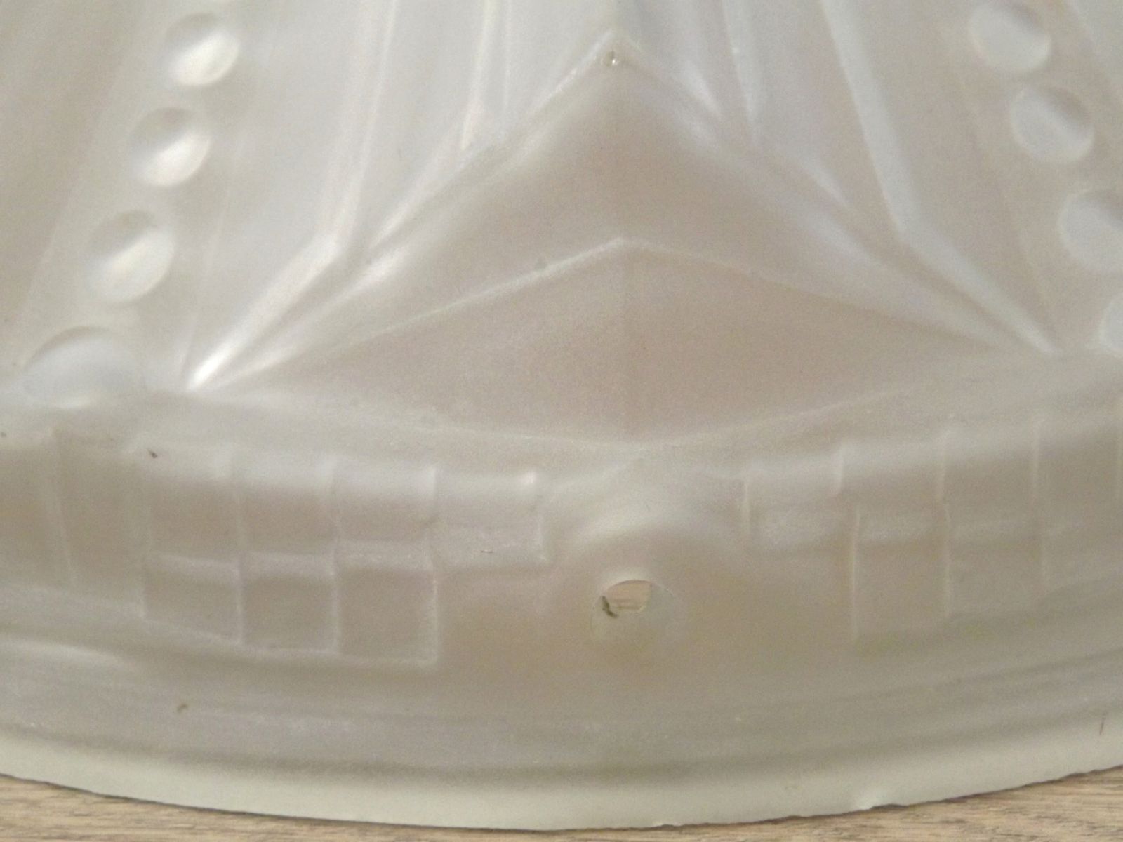 French Art Deco White Opaque Glass Abstract Platformier Light Shade photo vinterior