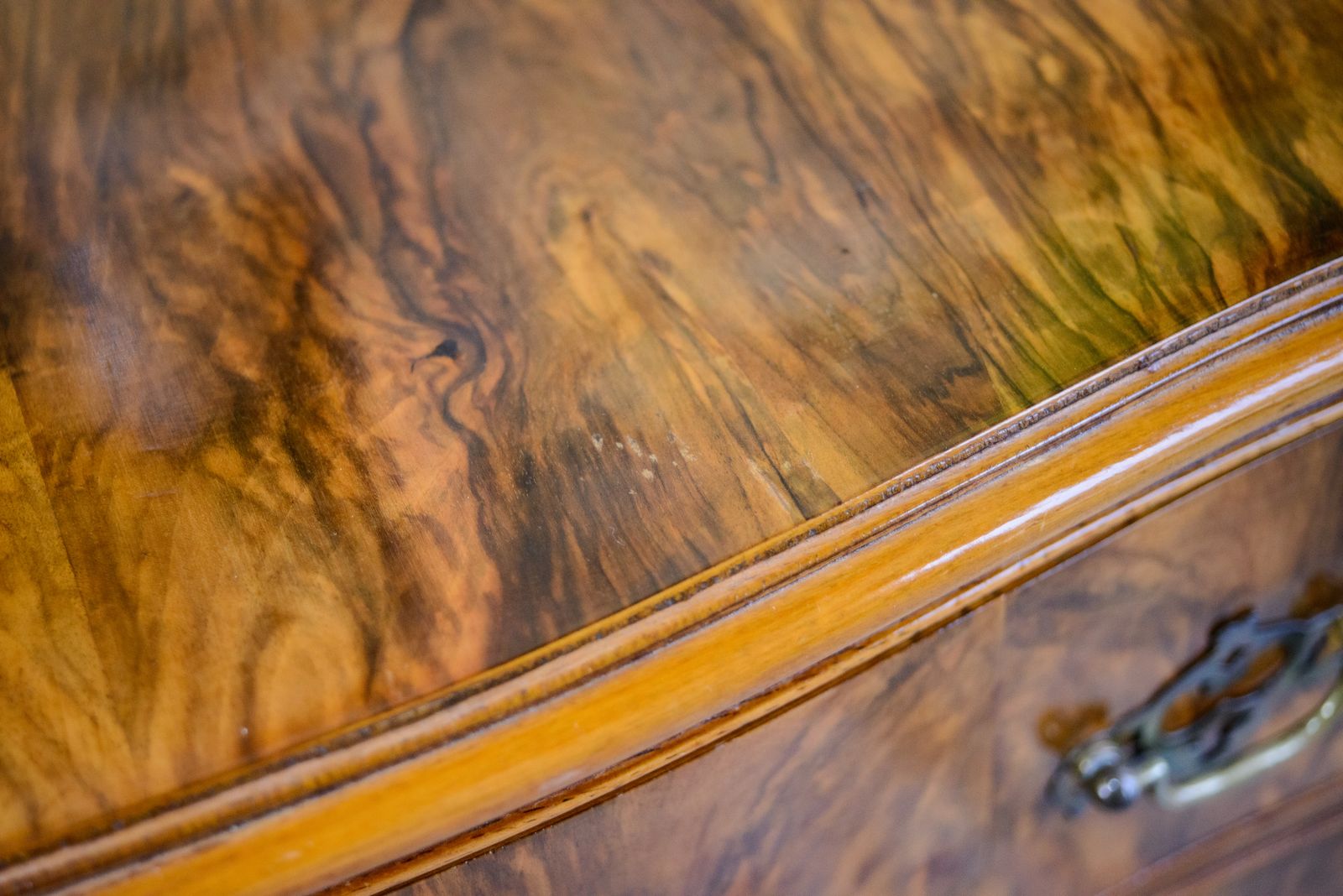 550.0 Regency Style Walnut Chest Of Drawers   Serpentine Front photo