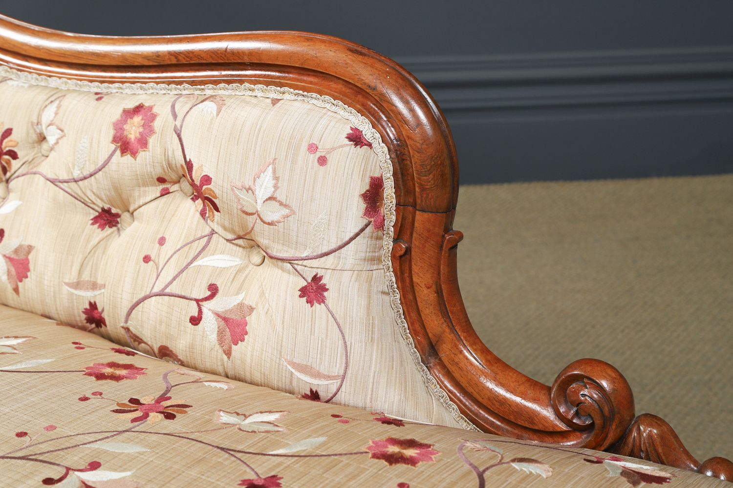 photo vinterior Antique English Rosewood Upholstered Chaise Longue / Day Bed / Settee / Couch By H. Goodall & Sons Of Newcastle (Circa 1860)