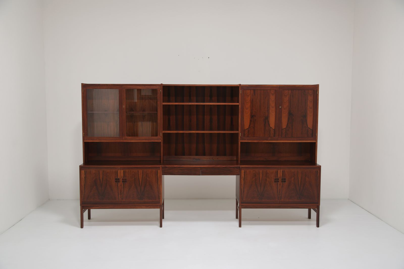 Poul Hundevad: Mid Century Modular Wall Unit & Desk In Brazilian Rosewood, Denmark, 1960s