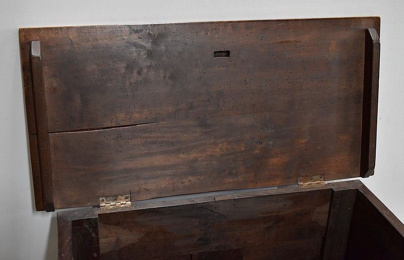 photo furniture Small Louis XIV Chest, 19th