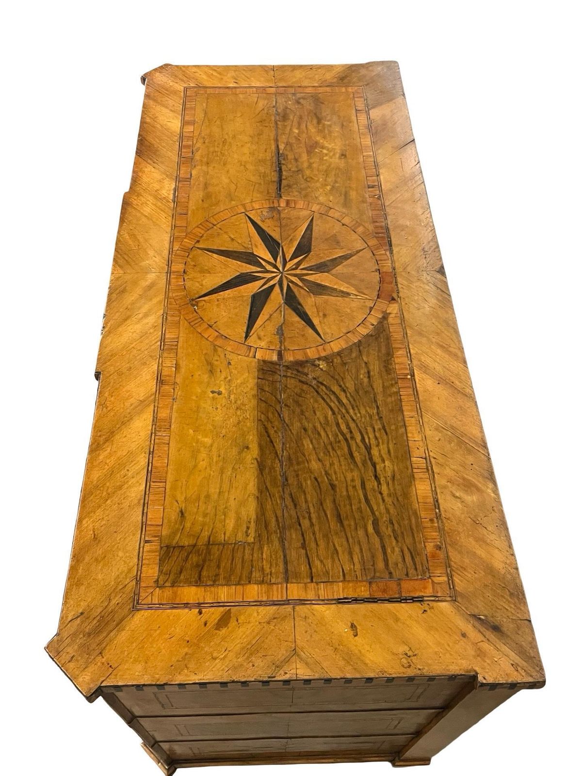 photo vinterior 18th Century Walnut Austrian Neoclassical Chest Of Drawer With Fruitwood Inlay