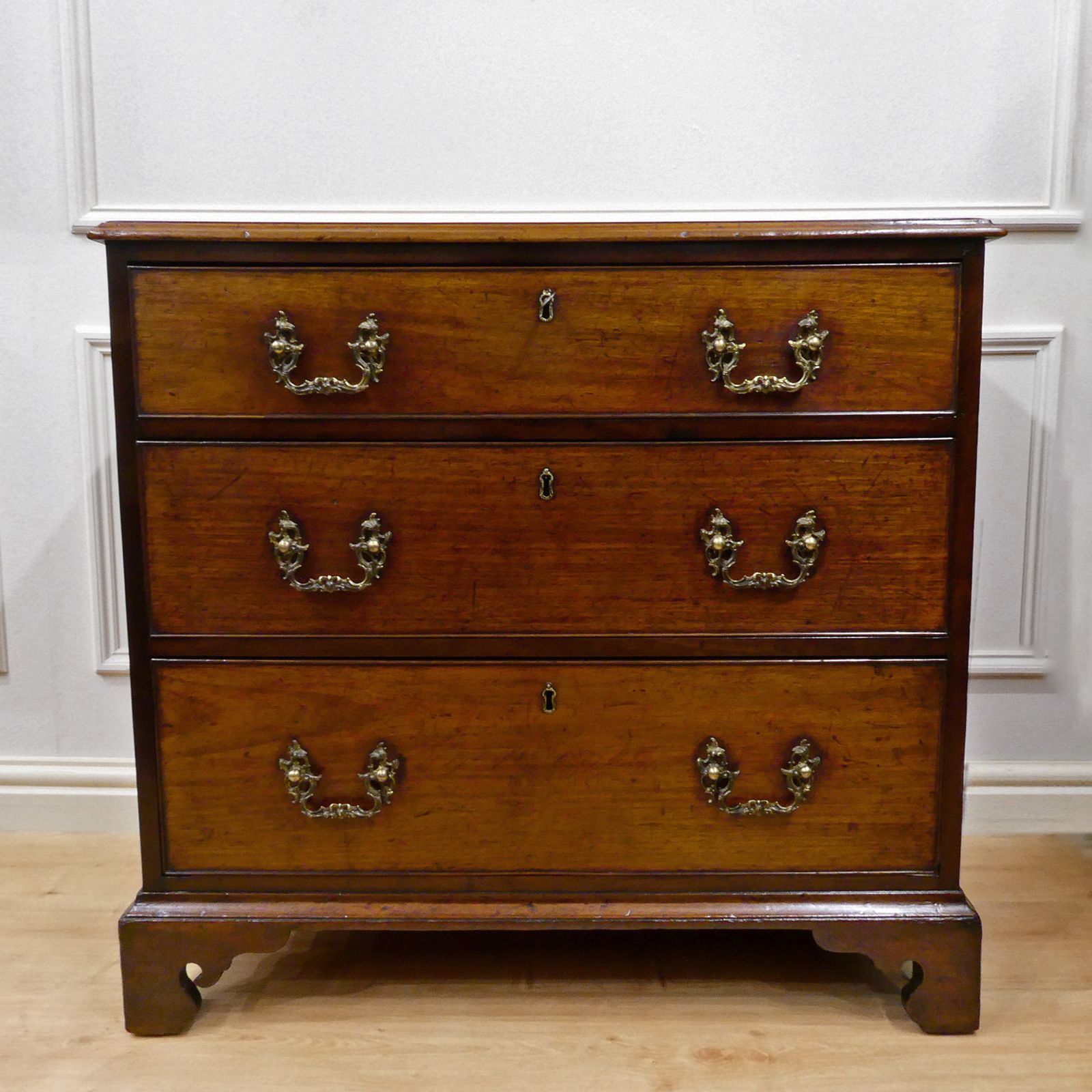 photo vinterior Georgian Chippendale Period Mahogany Chest Of Drawers
