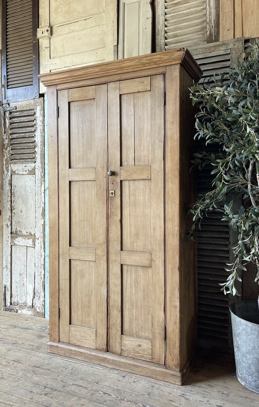 Lovely Antique Pine Wardrobe, 1800s photo Furniture