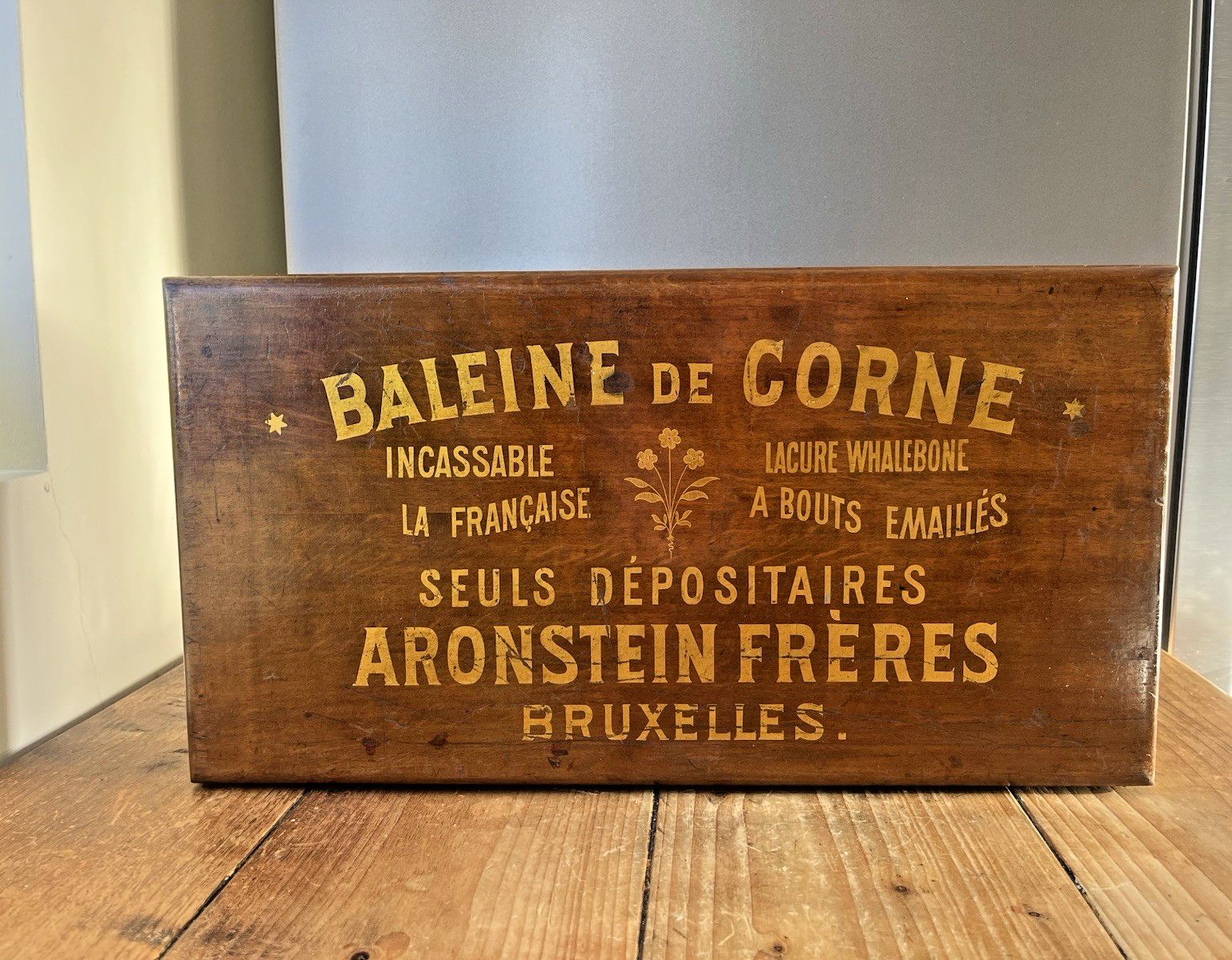 photo vintage Superb Antique C1900 Belgian Wooden Whalebone Corset Storage Box Gold Writing