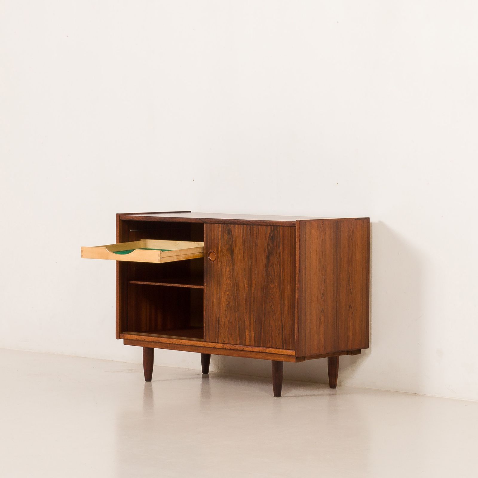 Danish Small Rosewood Sideboard Attr. To Hundevad, 1960s photo buy