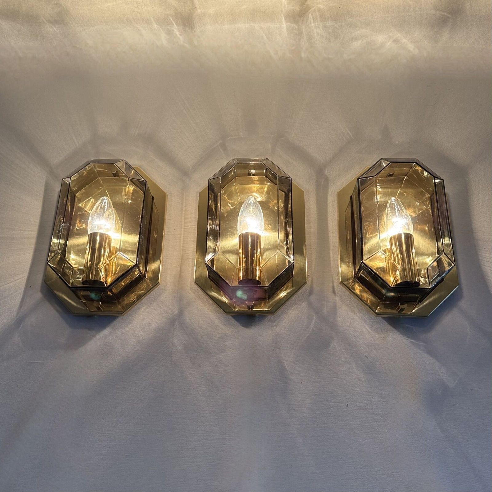 Set Van 3 Limburg Glashütte Rookglazen En Messing Wandlampen, Jaren 1970 photo Verlichting