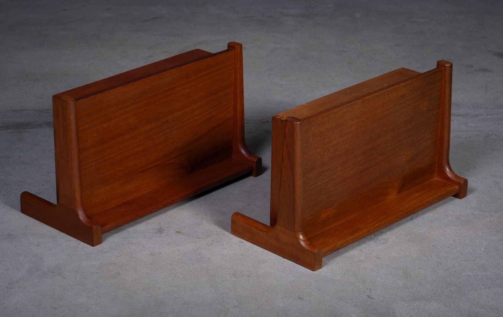 Pair Of Wall Mounted Teak Bedside Tables, Attributed To Børge Mogensen, 1950s photo vinterior