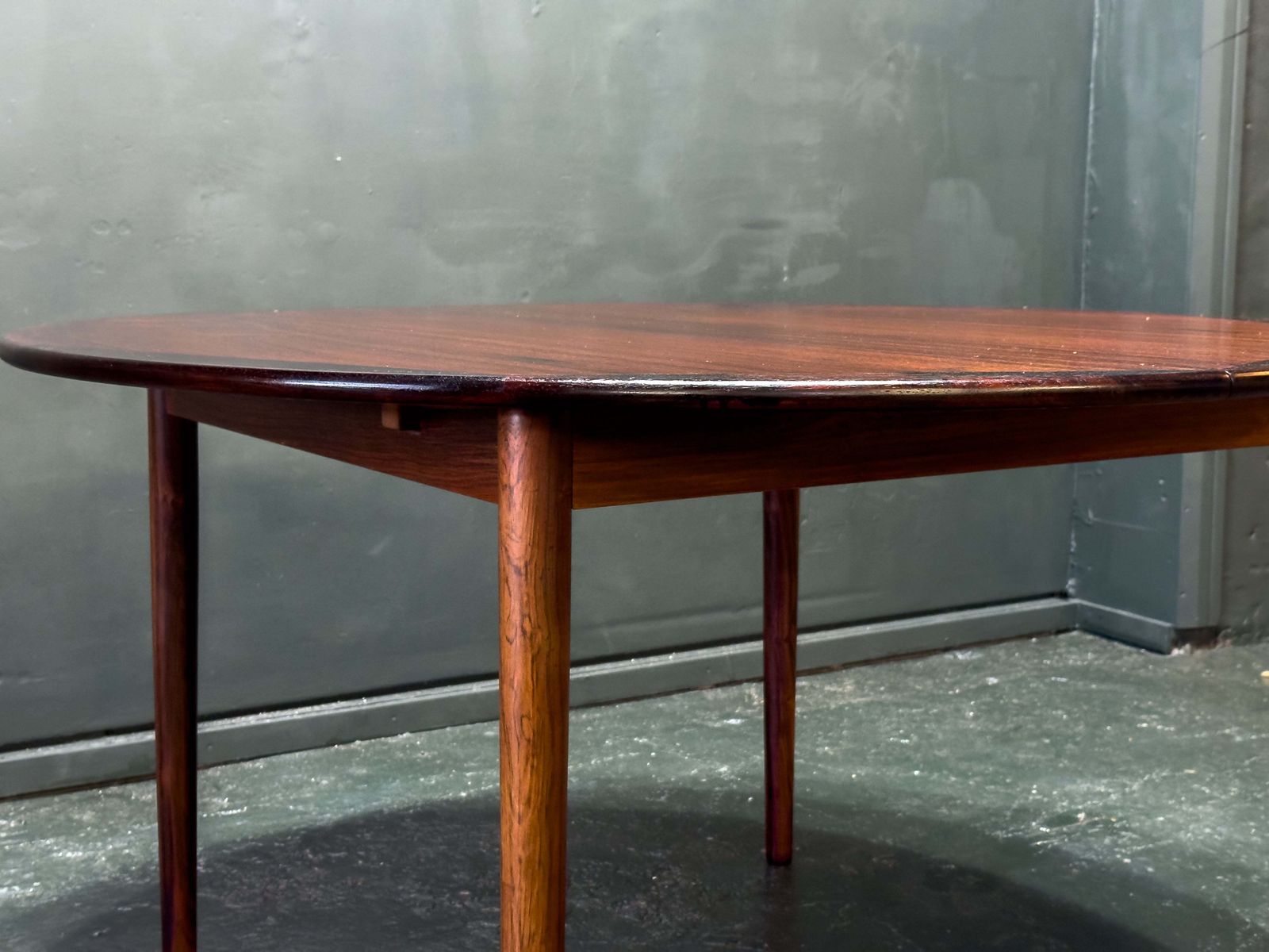Round Extendable Rosewood Dining Table photo vintage