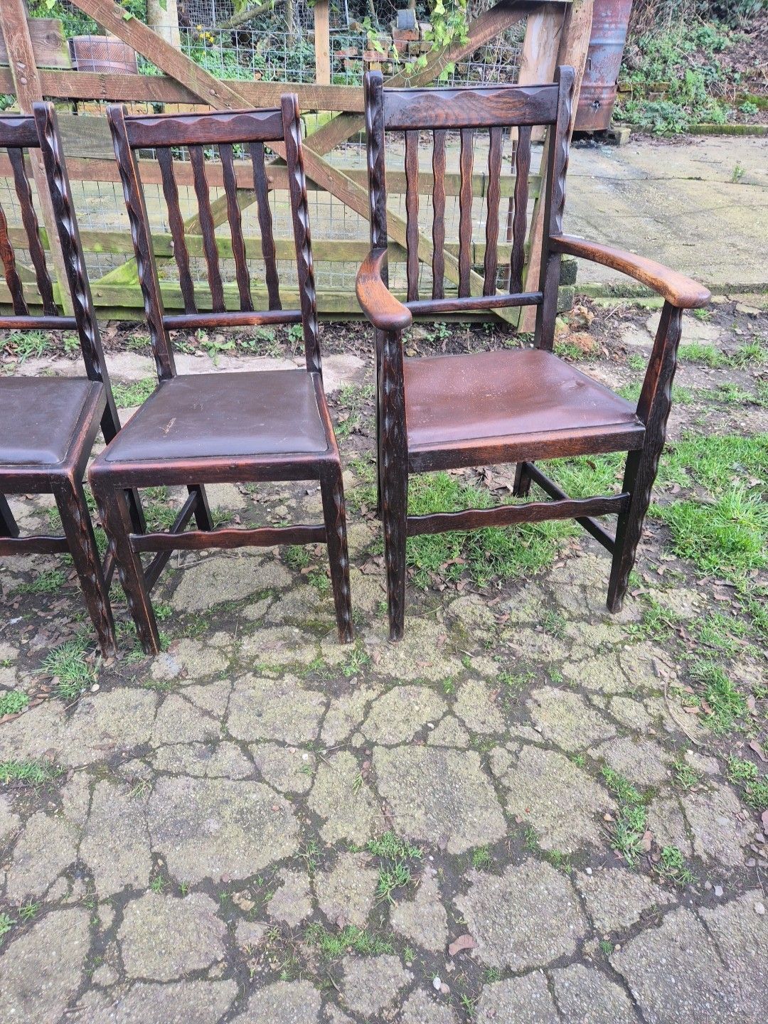 Set Of 6 Antique Oak Dining Chairs Including 2 Carvers photo 180.0
