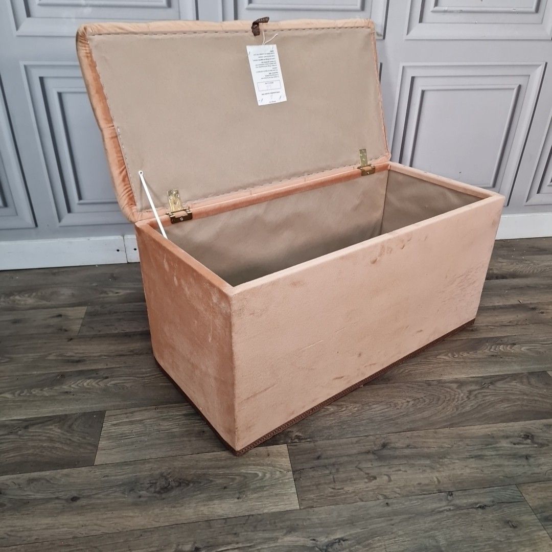 Vintage Blanket Box Ottoman – Velvet Upholstery – Buttoned Lid Storage Trunk photo vintage
